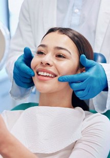 patient receiving cosmetic dentistry in Atlanta